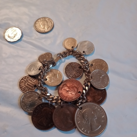 Custom Coin Bracelet From Around The World Silver Tone - Picture 1 of 3
